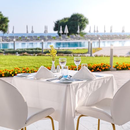 Ivi Mare - Designed For Adults By Louis Hotels Geroskipou Ngoại thất bức ảnh The resort's pool