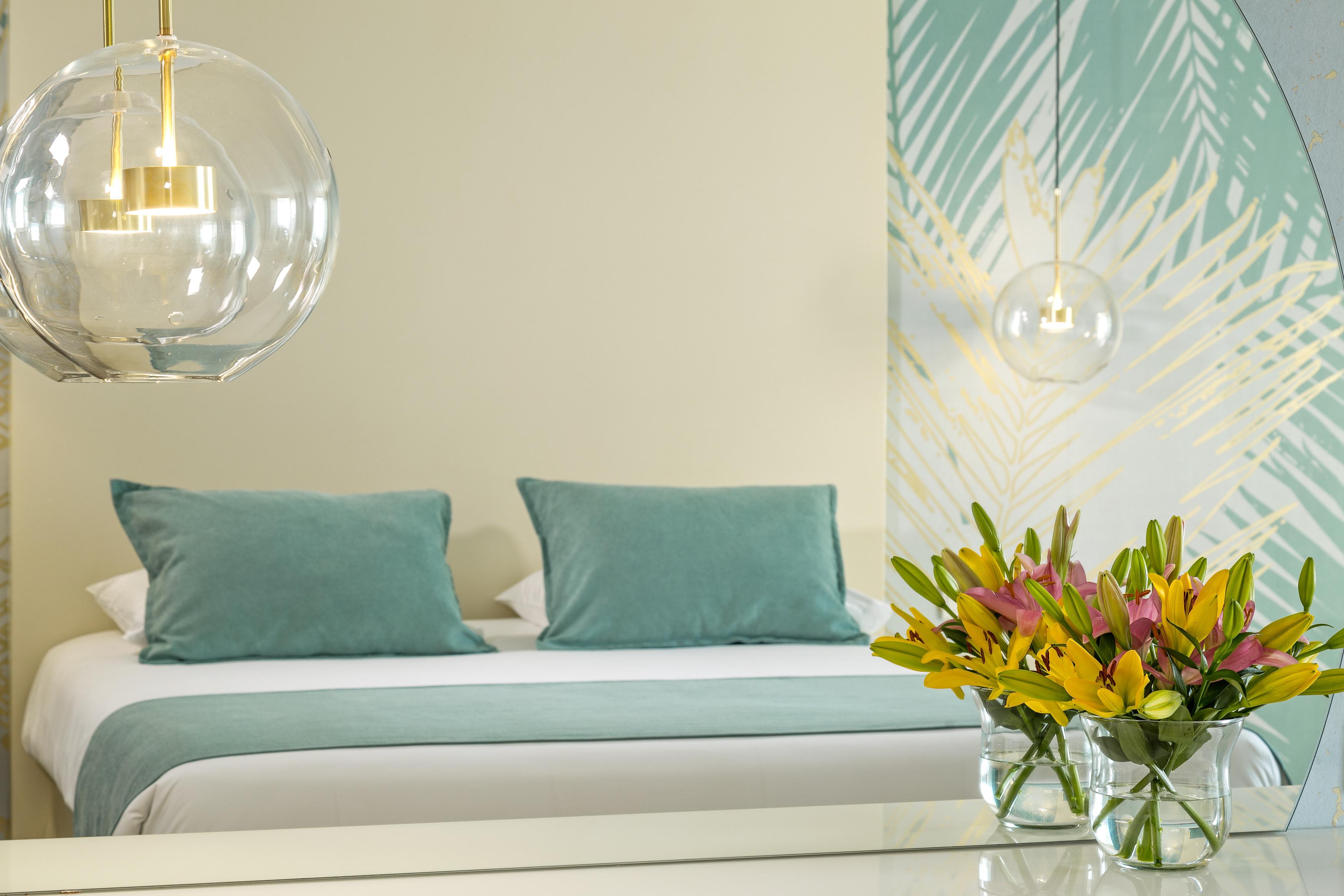 Ivi Mare - Designed For Adults By Louis Hotels Geroskipou Ngoại thất bức ảnh A bedroom at the hotel