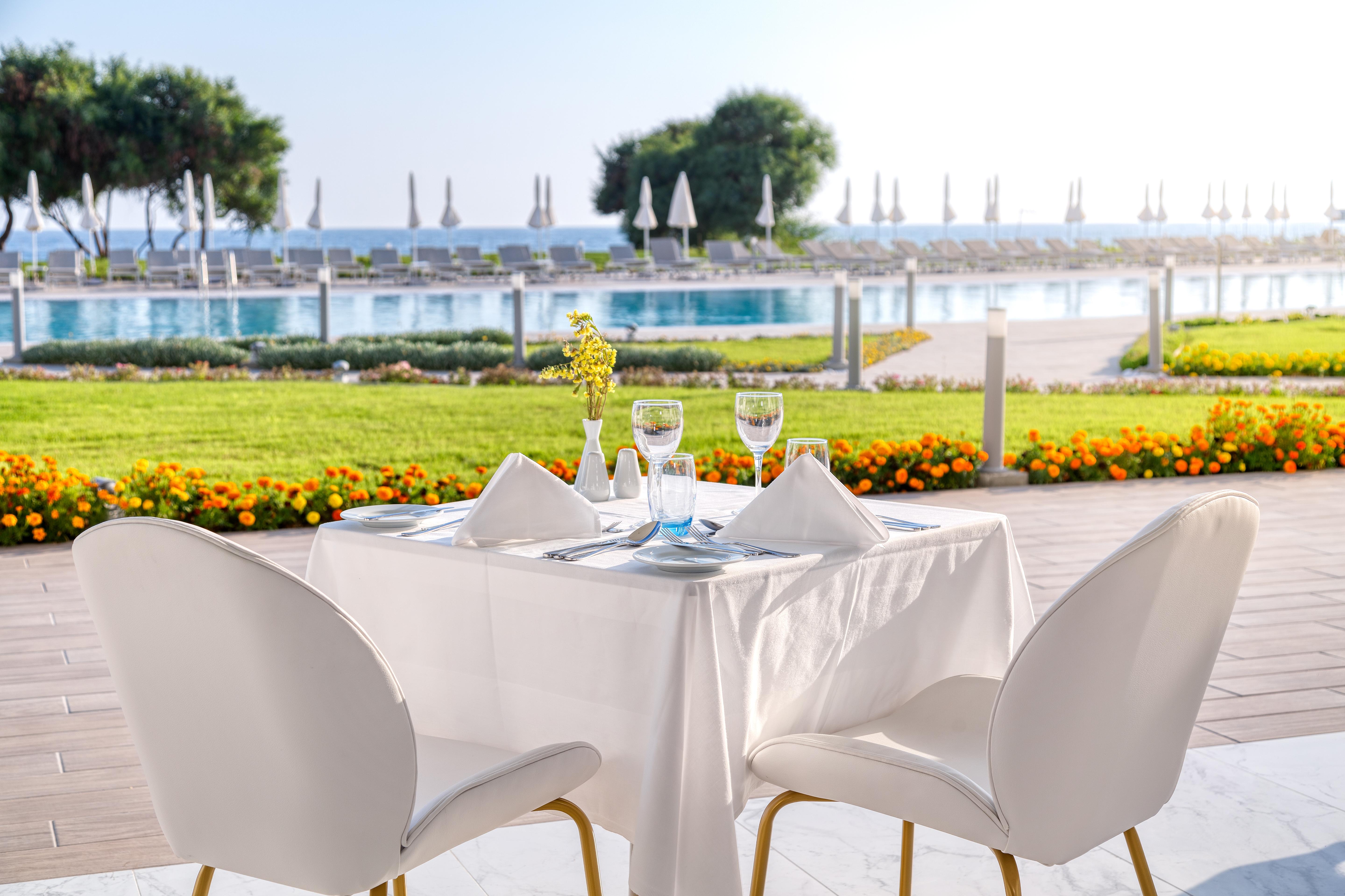 Ivi Mare - Designed For Adults By Louis Hotels Geroskipou Ngoại thất bức ảnh The resort's pool