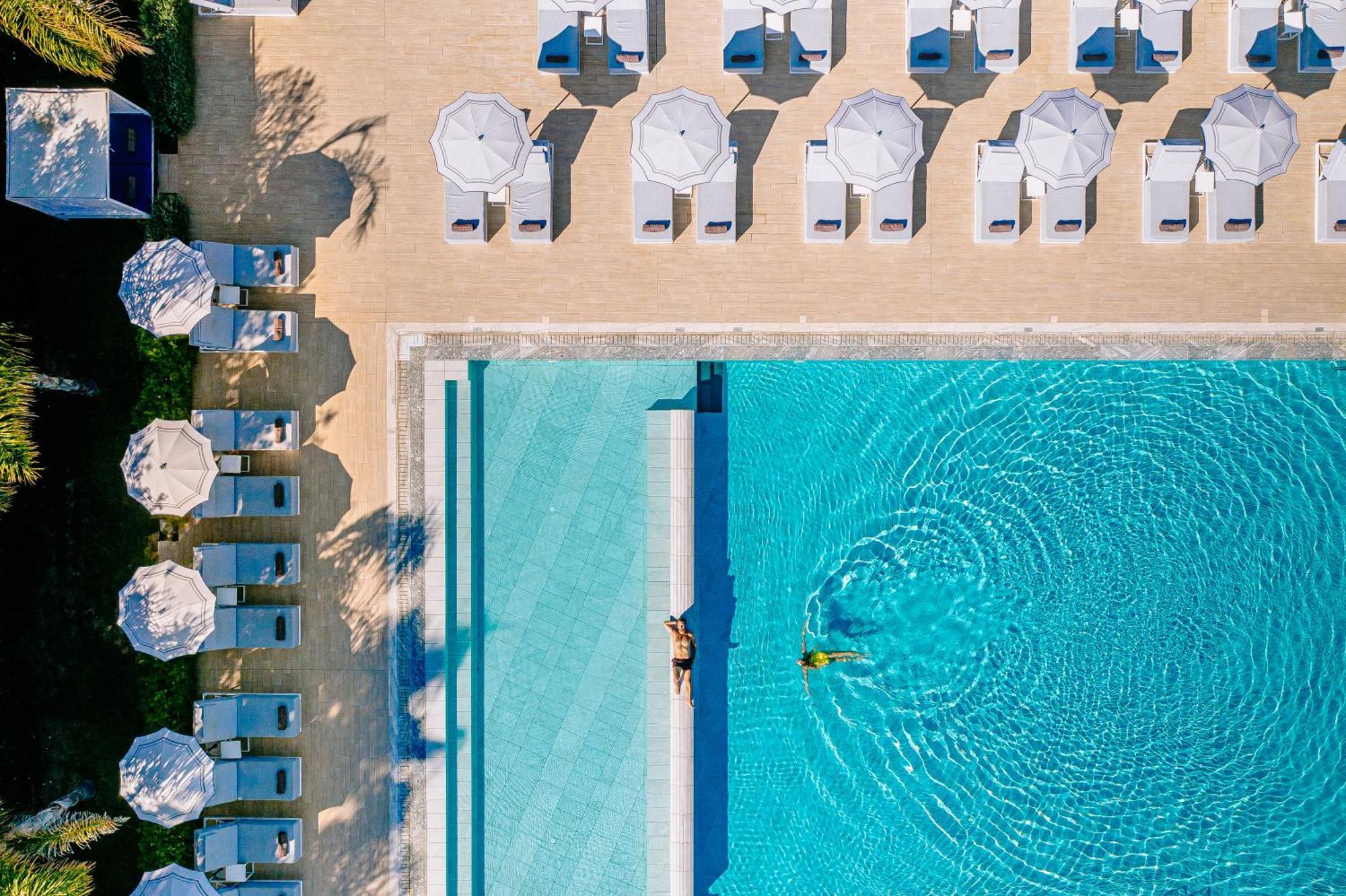Ivi Mare - Designed For Adults By Louis Hotels Geroskipou Ngoại thất bức ảnh Aerial view of the pool at the Hotel du Cap-Eden-Roc, Cap d'Antibes, France