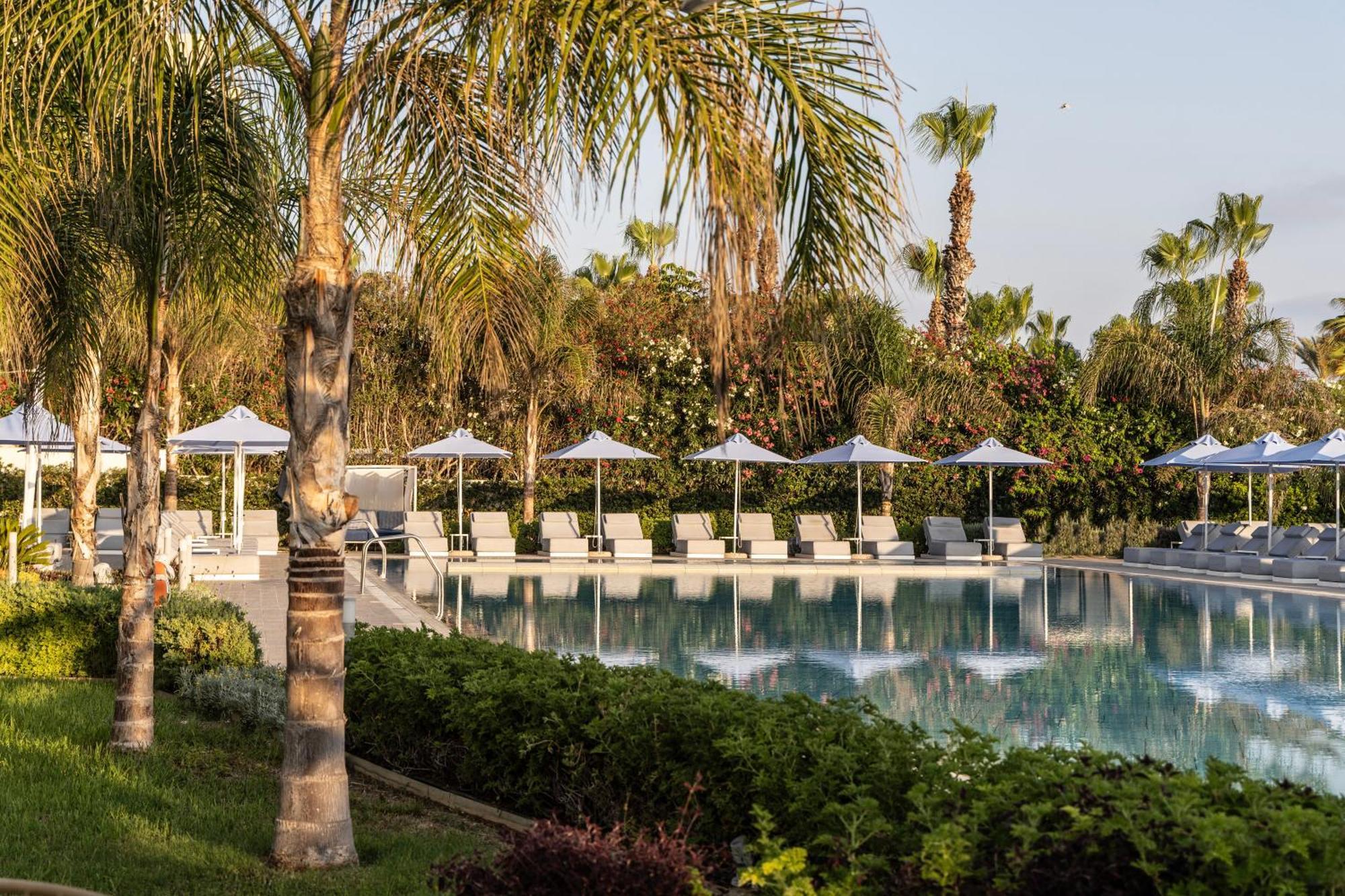 Ivi Mare - Designed For Adults By Louis Hotels Geroskipou Ngoại thất bức ảnh The pool at the Four Seasons Resort