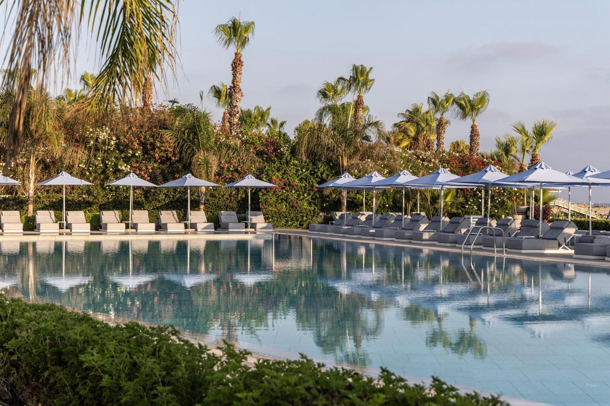 Ivi Mare - Designed For Adults By Louis Hotels Geroskipou Ngoại thất bức ảnh The pool at the hotel