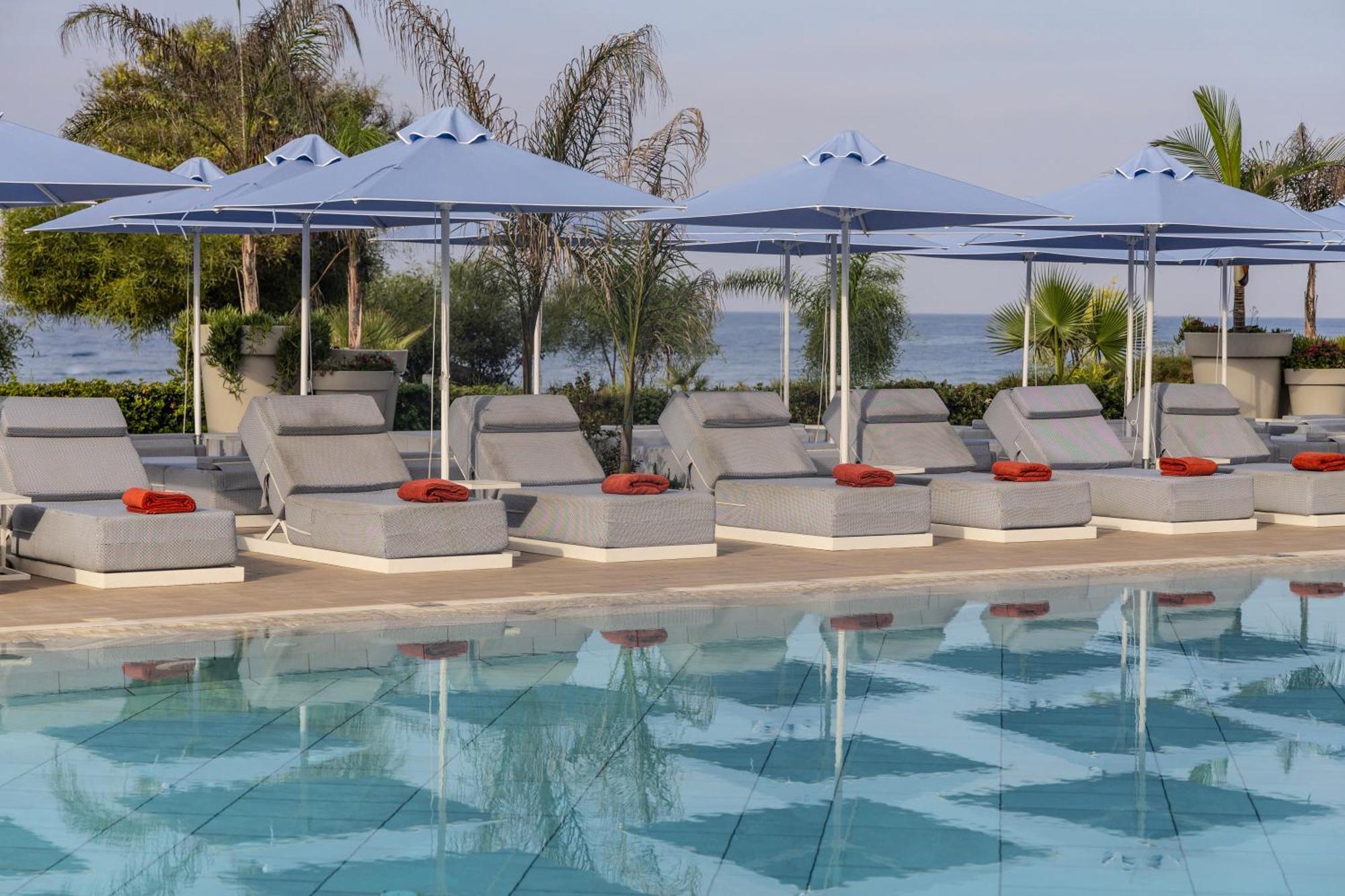 Ivi Mare - Designed For Adults By Louis Hotels Geroskipou Ngoại thất bức ảnh Pool at the Westin Athens