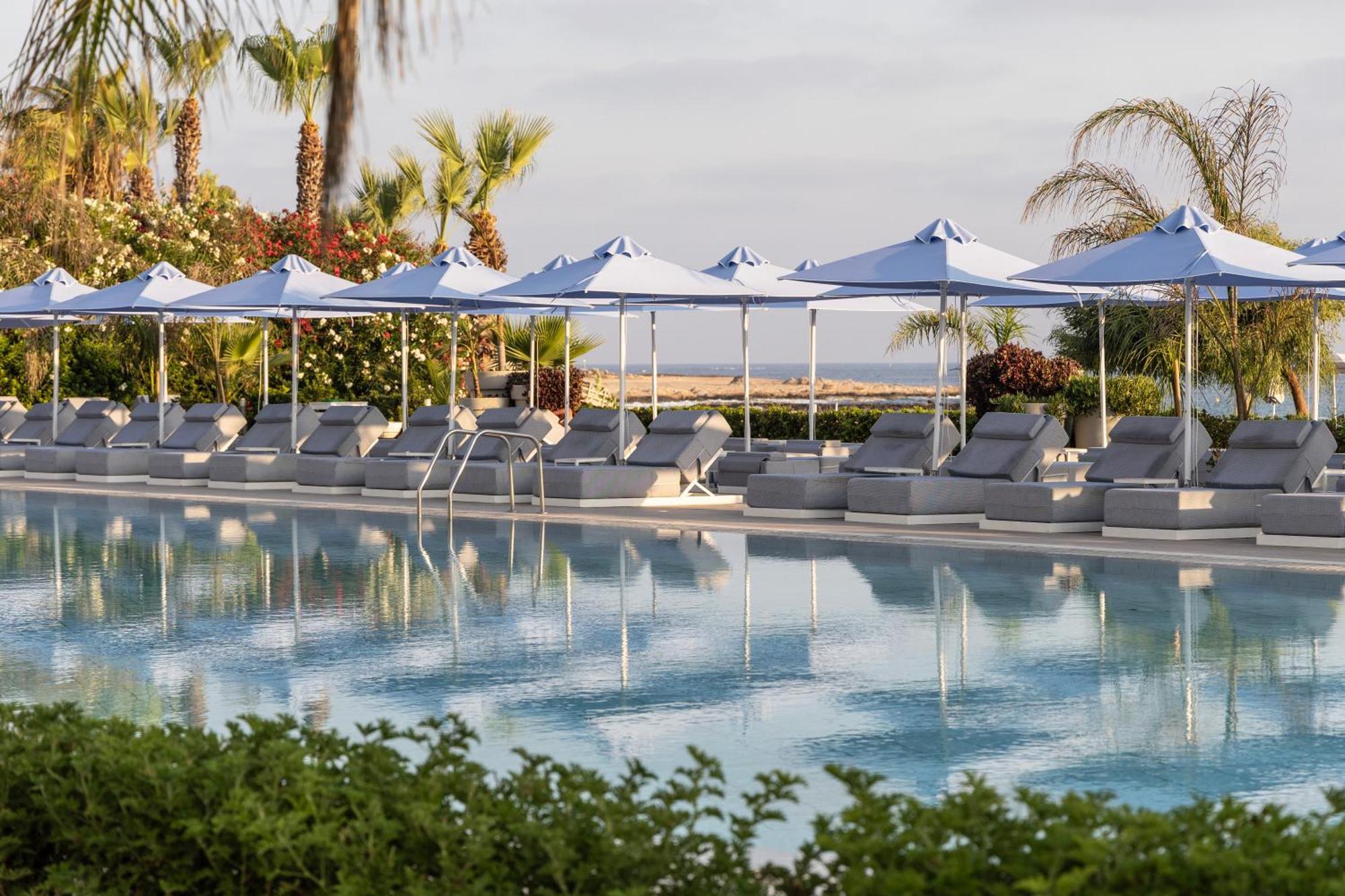 Ivi Mare - Designed For Adults By Louis Hotels Geroskipou Ngoại thất bức ảnh The pool at the Westin Resort, Costa Navarino
