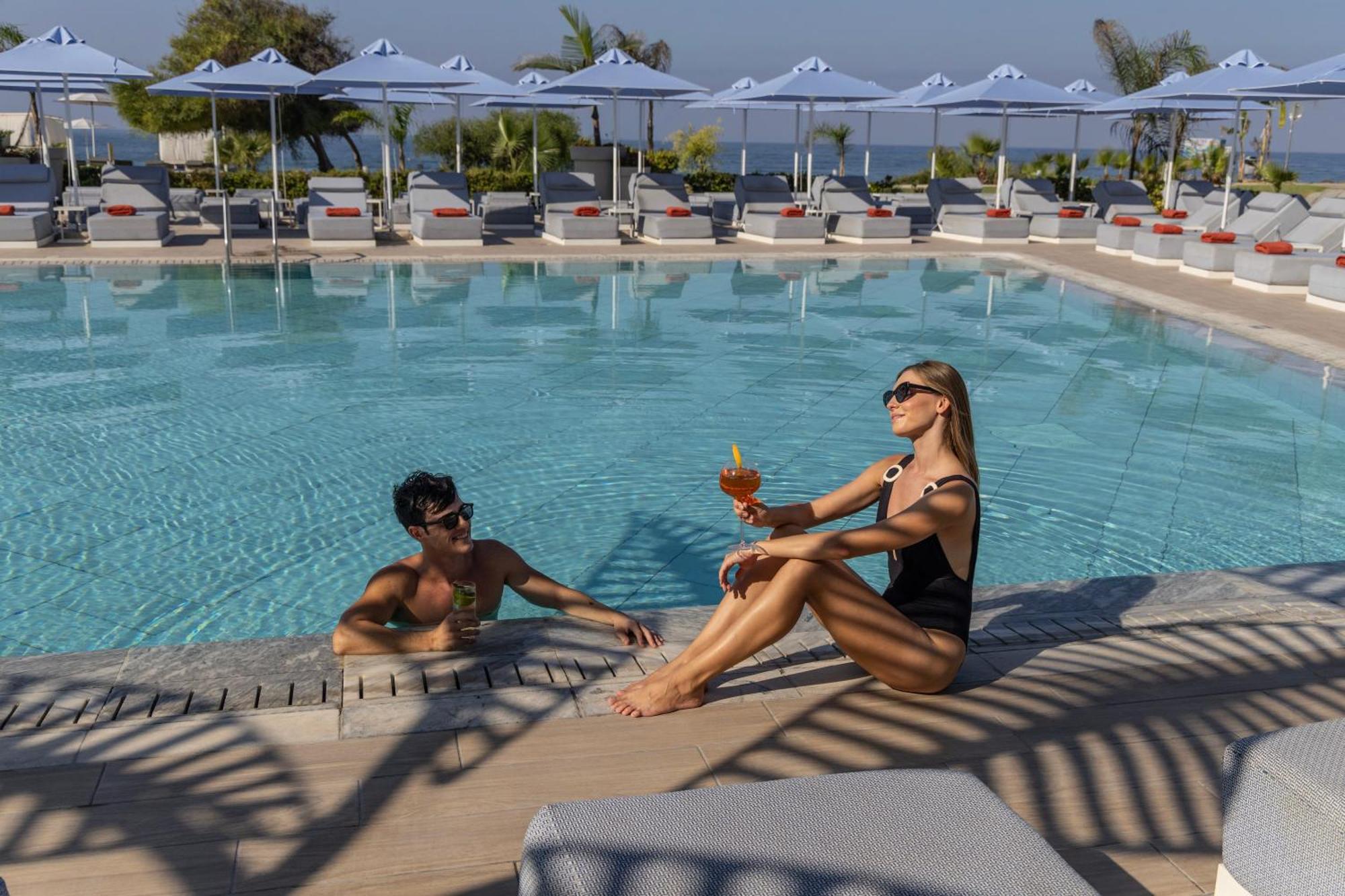 Ivi Mare - Designed For Adults By Louis Hotels Geroskipou Ngoại thất bức ảnh Pool at the hotel