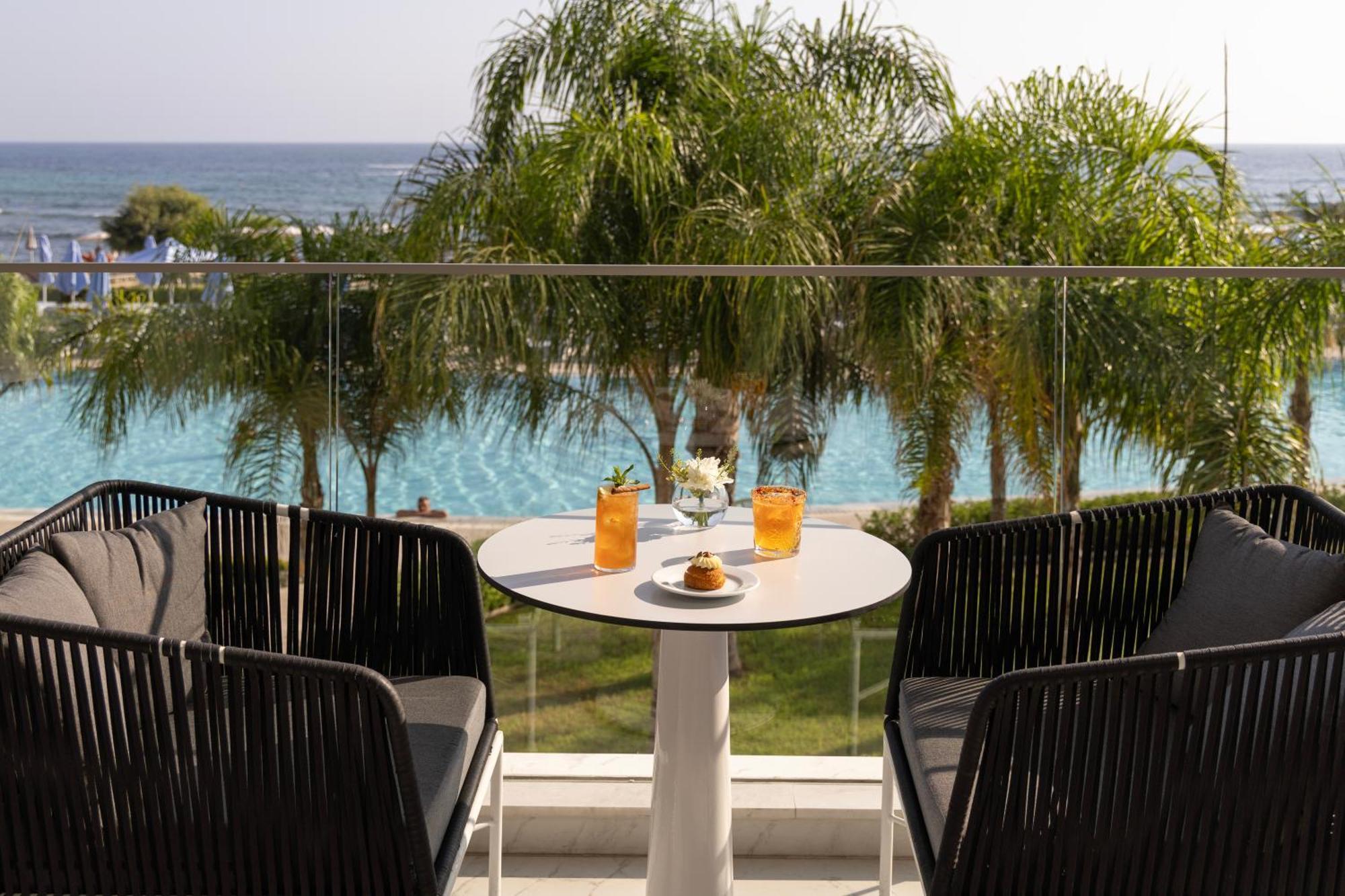 Ivi Mare - Designed For Adults By Louis Hotels Geroskipou Ngoại thất bức ảnh A balcony at the hotel