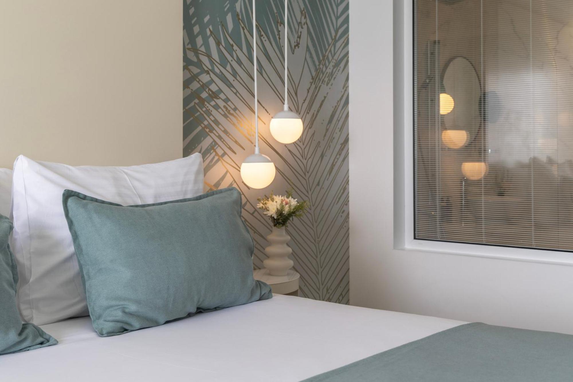 Ivi Mare - Designed For Adults By Louis Hotels Geroskipou Ngoại thất bức ảnh A room at the hotel