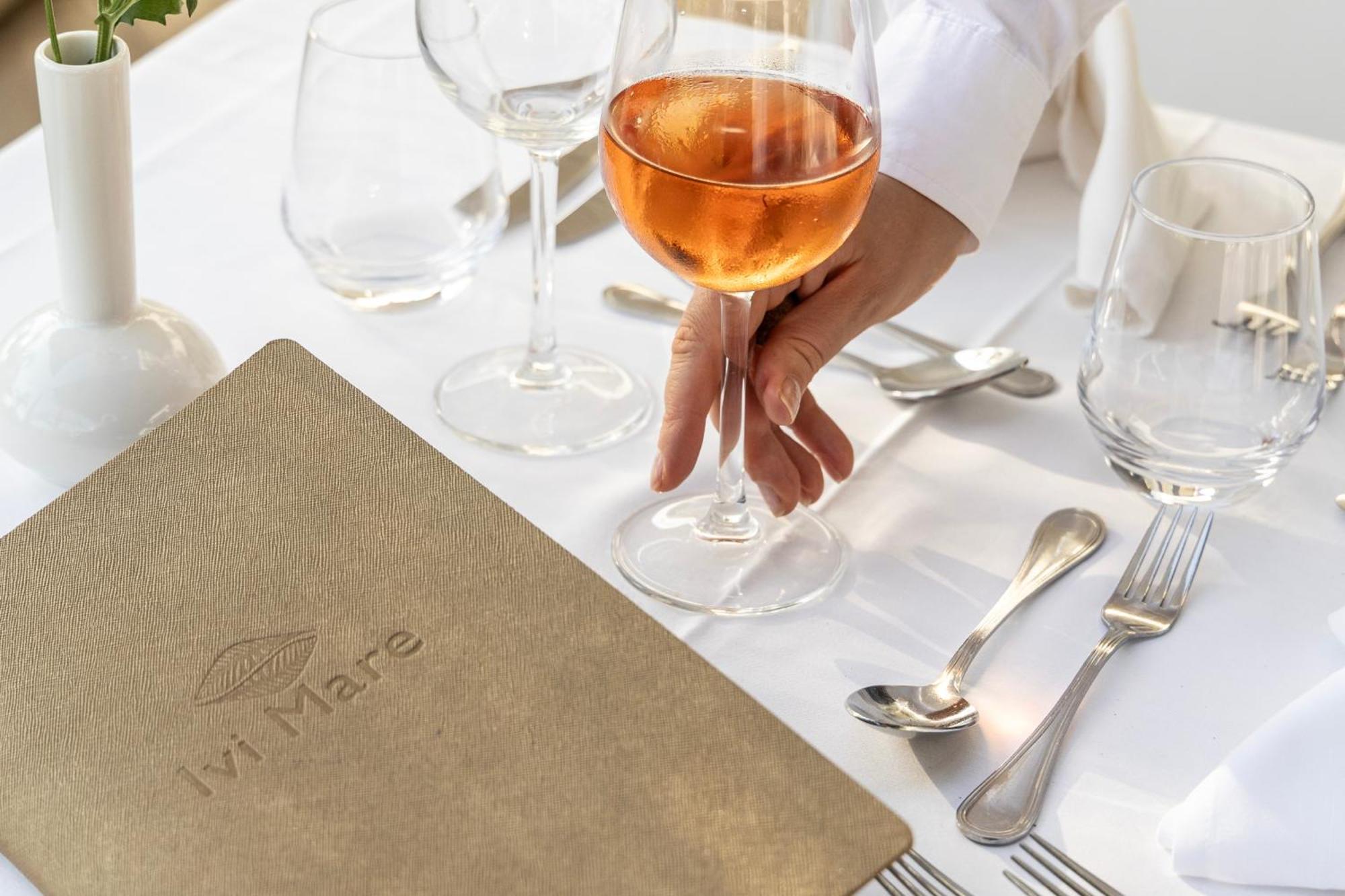 Ivi Mare - Designed For Adults By Louis Hotels Geroskipou Ngoại thất bức ảnh A wine menu