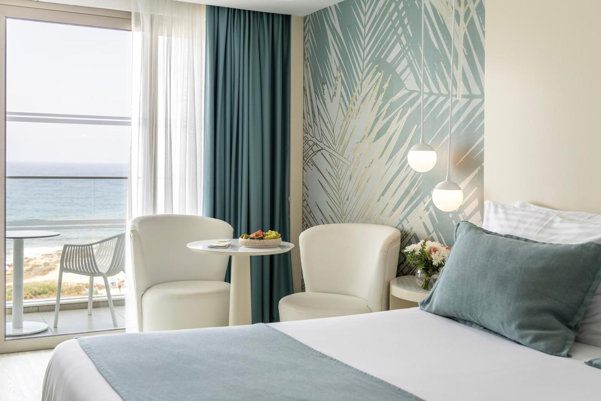 Ivi Mare - Designed For Adults By Louis Hotels Geroskipou Ngoại thất bức ảnh A room at the hotel